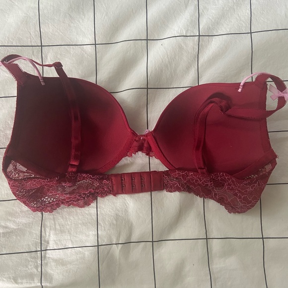 Victoria’s Secret gorgeous bra 32C - Picture 2 of 4